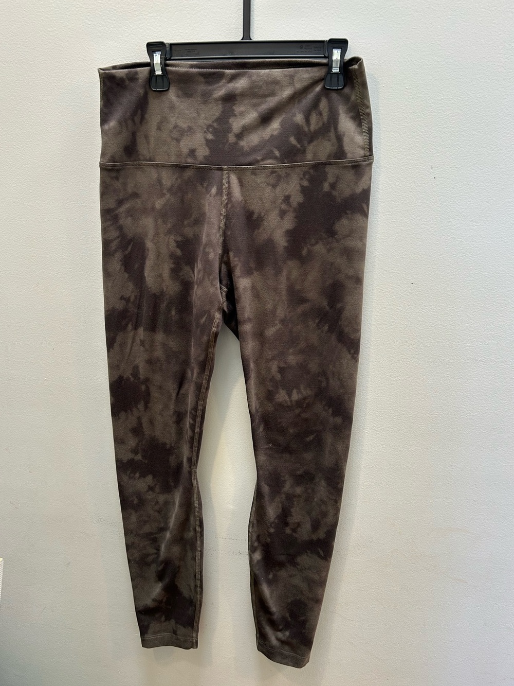 NOBULL Tie-Dye Leggings in Dark green camo tie dye